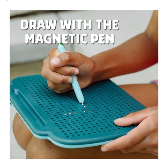 Crayola travel glow art studio and chuckle and roar magnetic rainbow draw - Picture 4 of 6